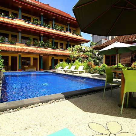Legian Dua Dara Inn Kuta מראה חיצוני תמונה