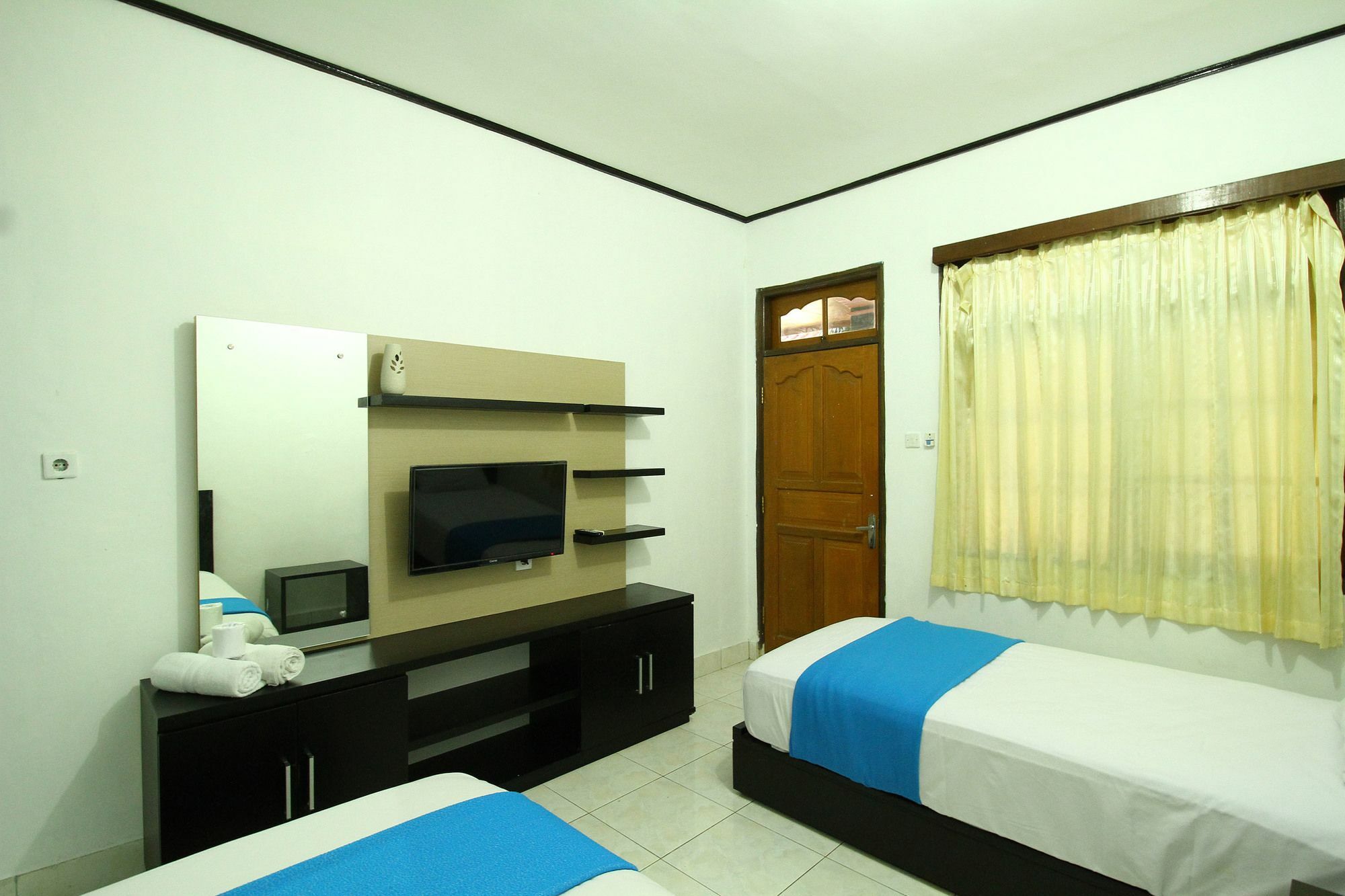 Legian Dua Dara Inn Kuta מראה חיצוני תמונה
