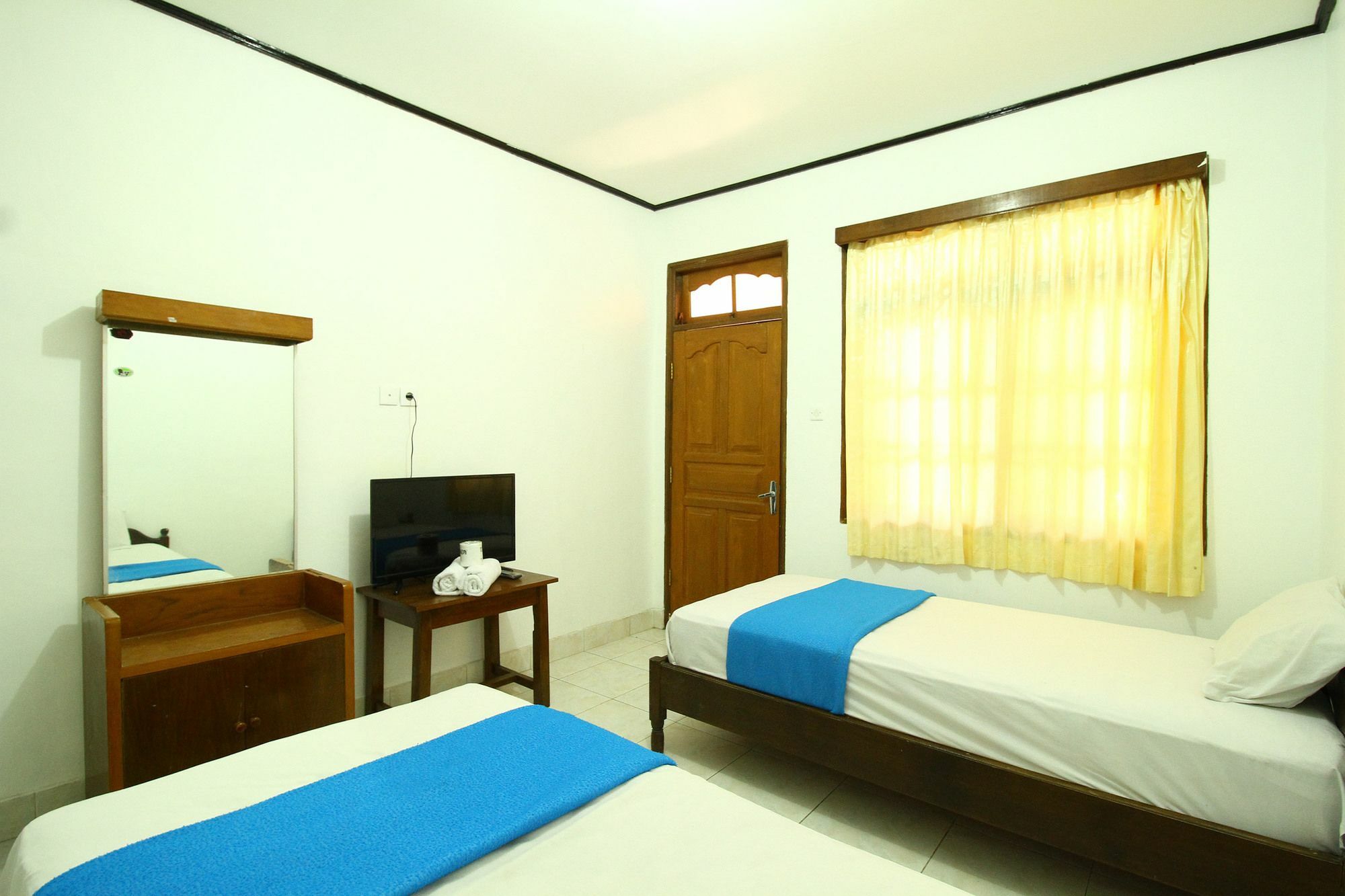 Legian Dua Dara Inn Kuta מראה חיצוני תמונה