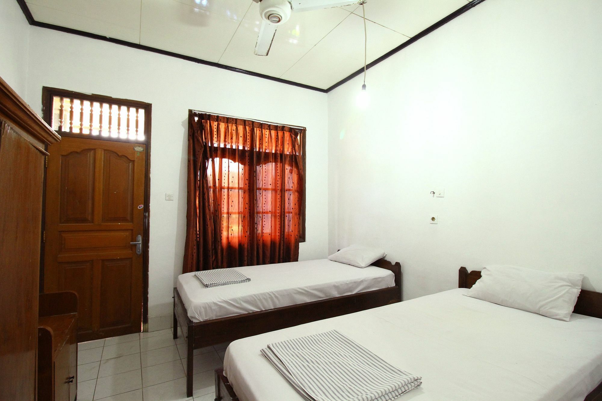 Legian Dua Dara Inn Kuta מראה חיצוני תמונה