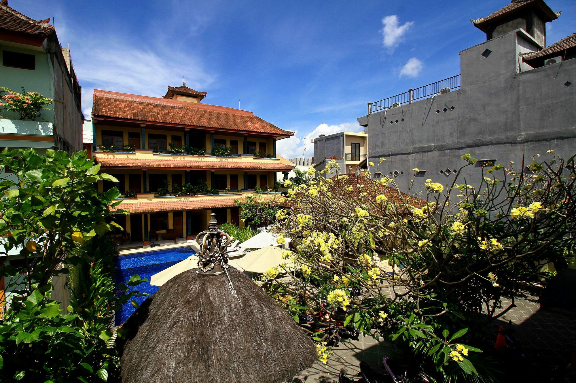 Legian Dua Dara Inn Kuta מראה חיצוני תמונה