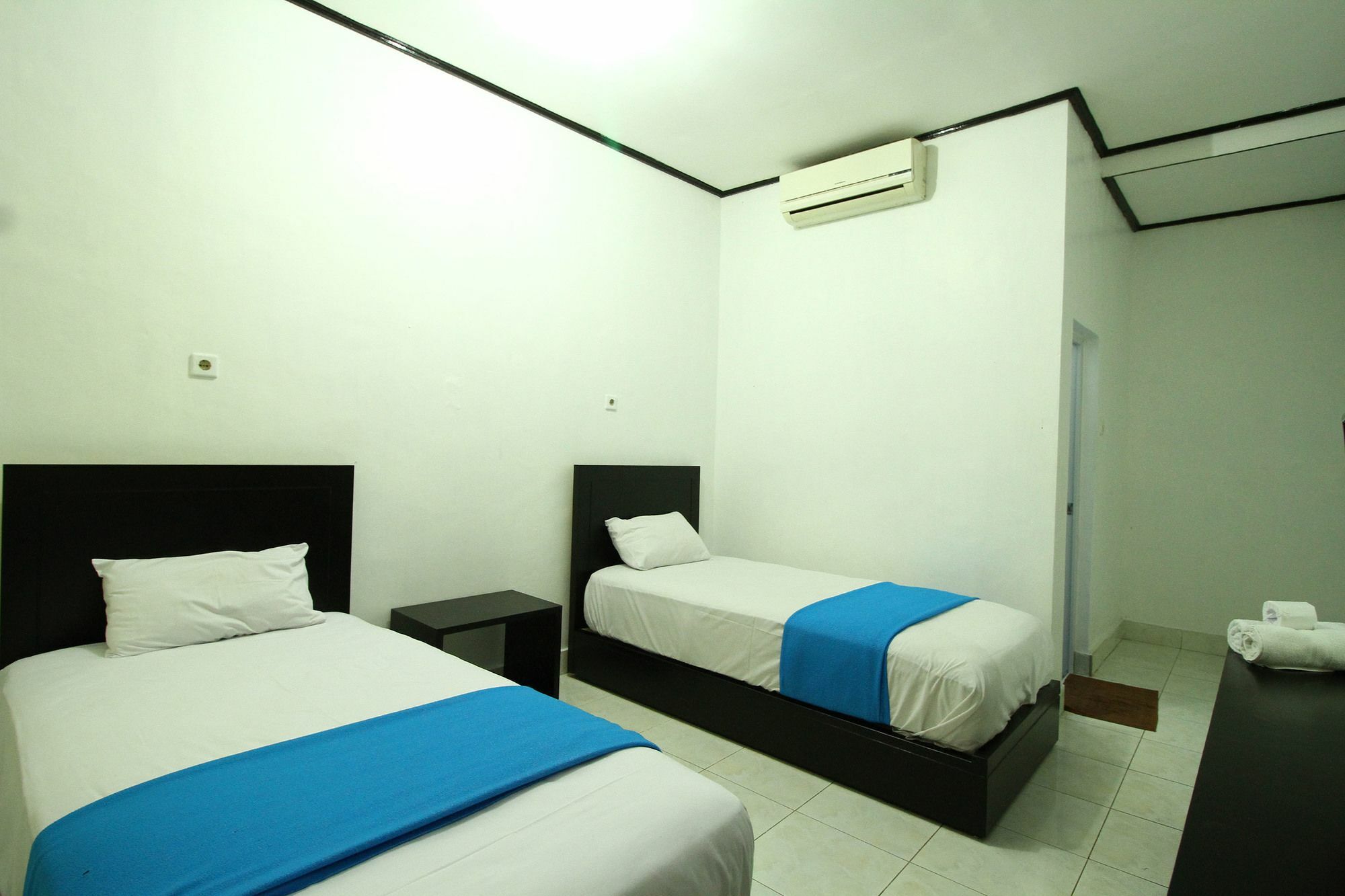Legian Dua Dara Inn Kuta מראה חיצוני תמונה