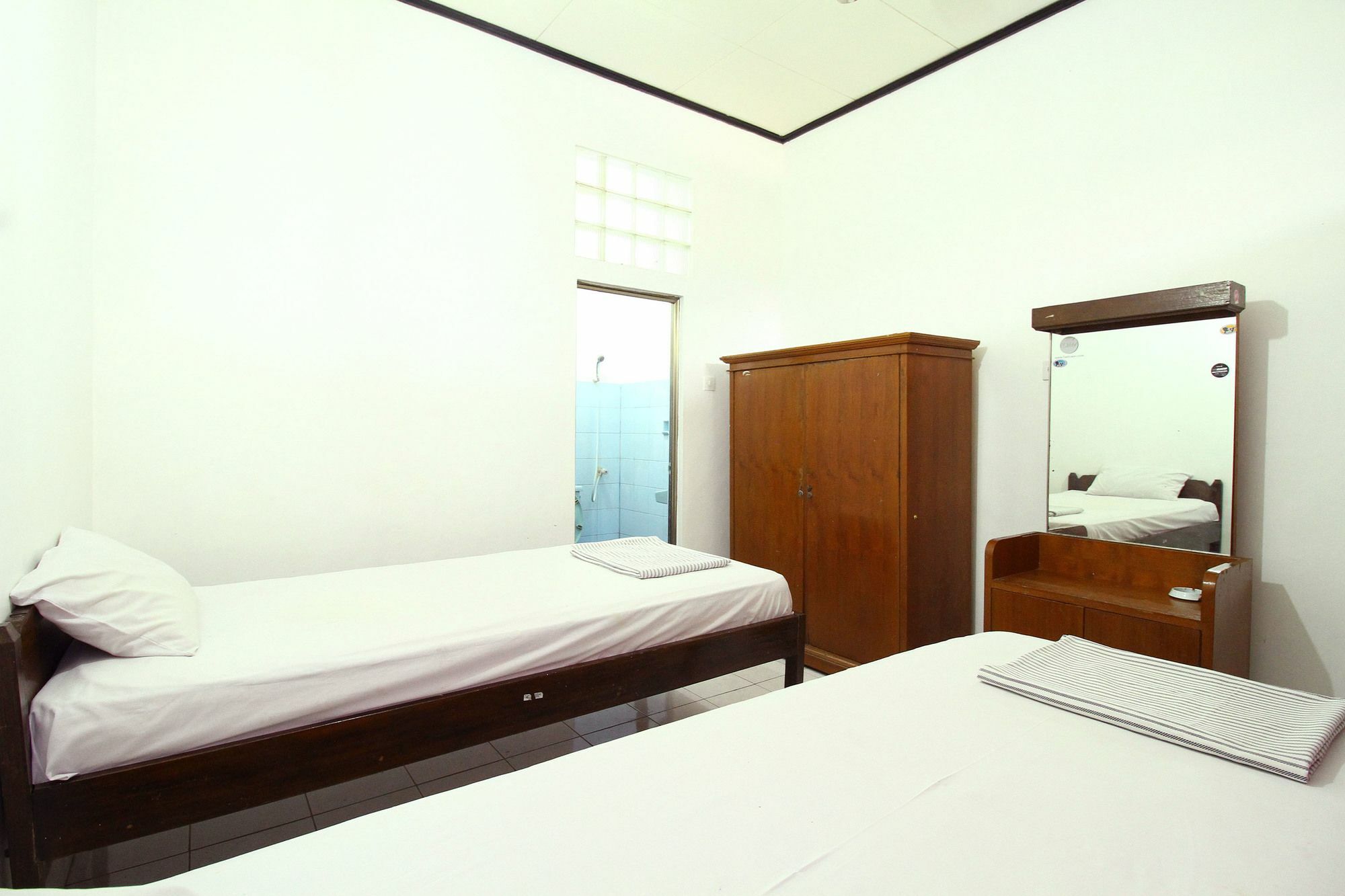 Legian Dua Dara Inn Kuta מראה חיצוני תמונה