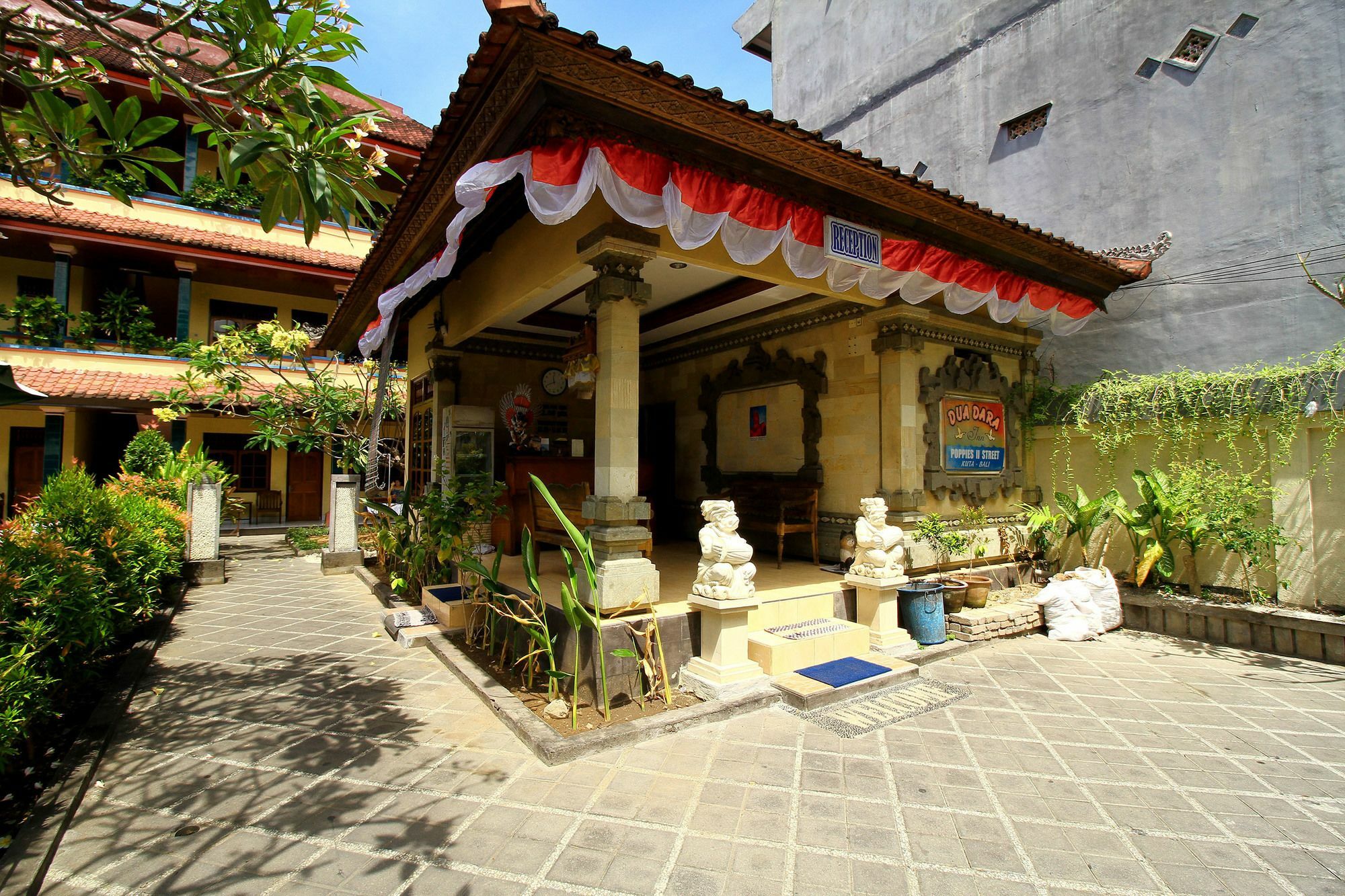 Legian Dua Dara Inn Kuta מראה חיצוני תמונה
