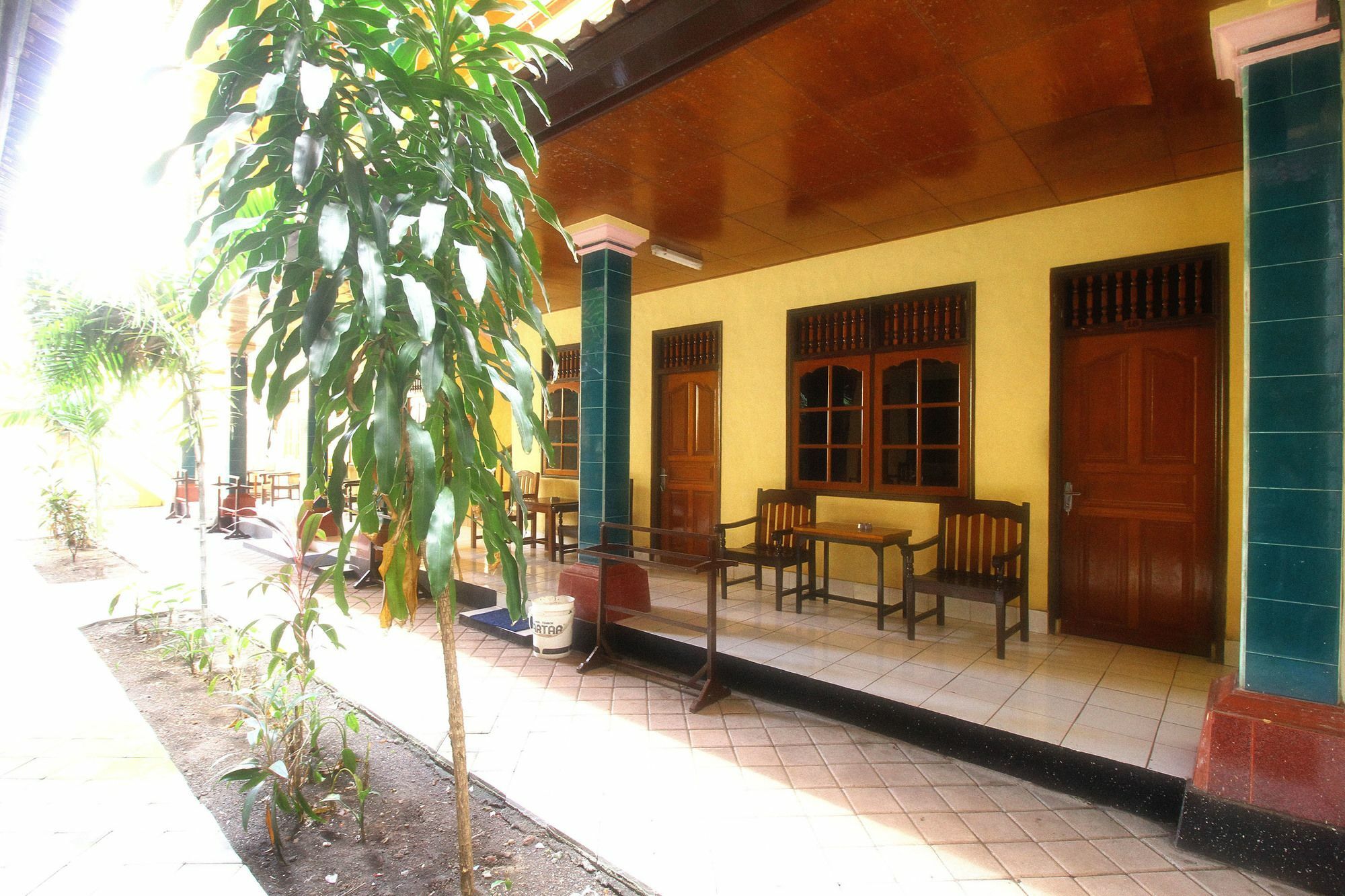 Legian Dua Dara Inn Kuta מראה חיצוני תמונה