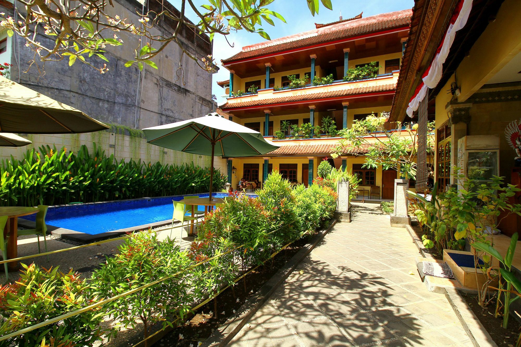Legian Dua Dara Inn Kuta מראה חיצוני תמונה