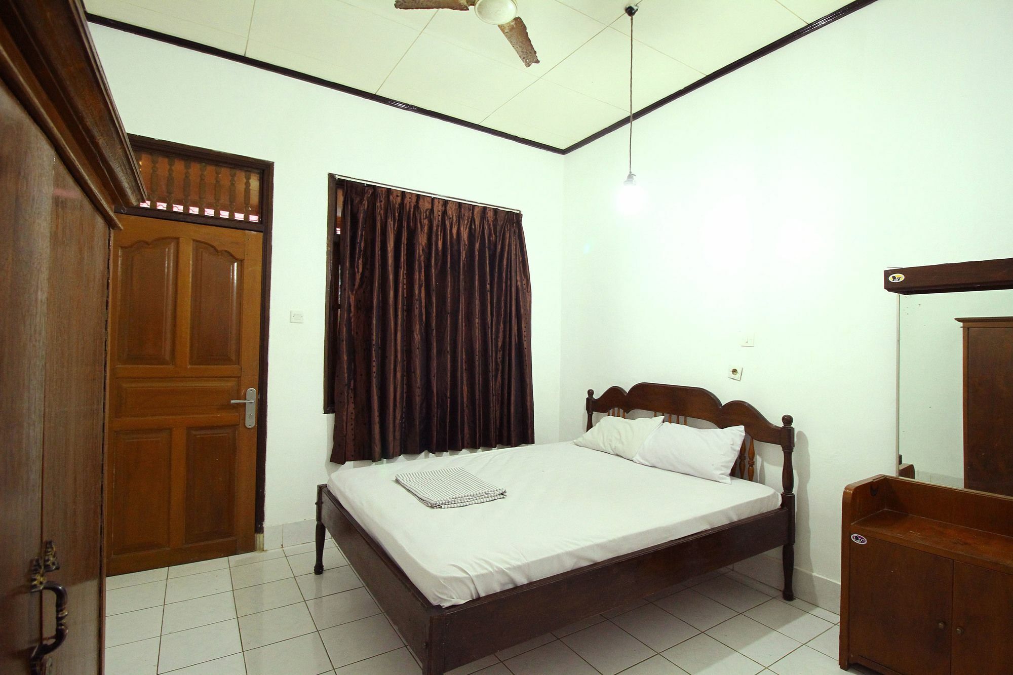 Legian Dua Dara Inn Kuta מראה חיצוני תמונה