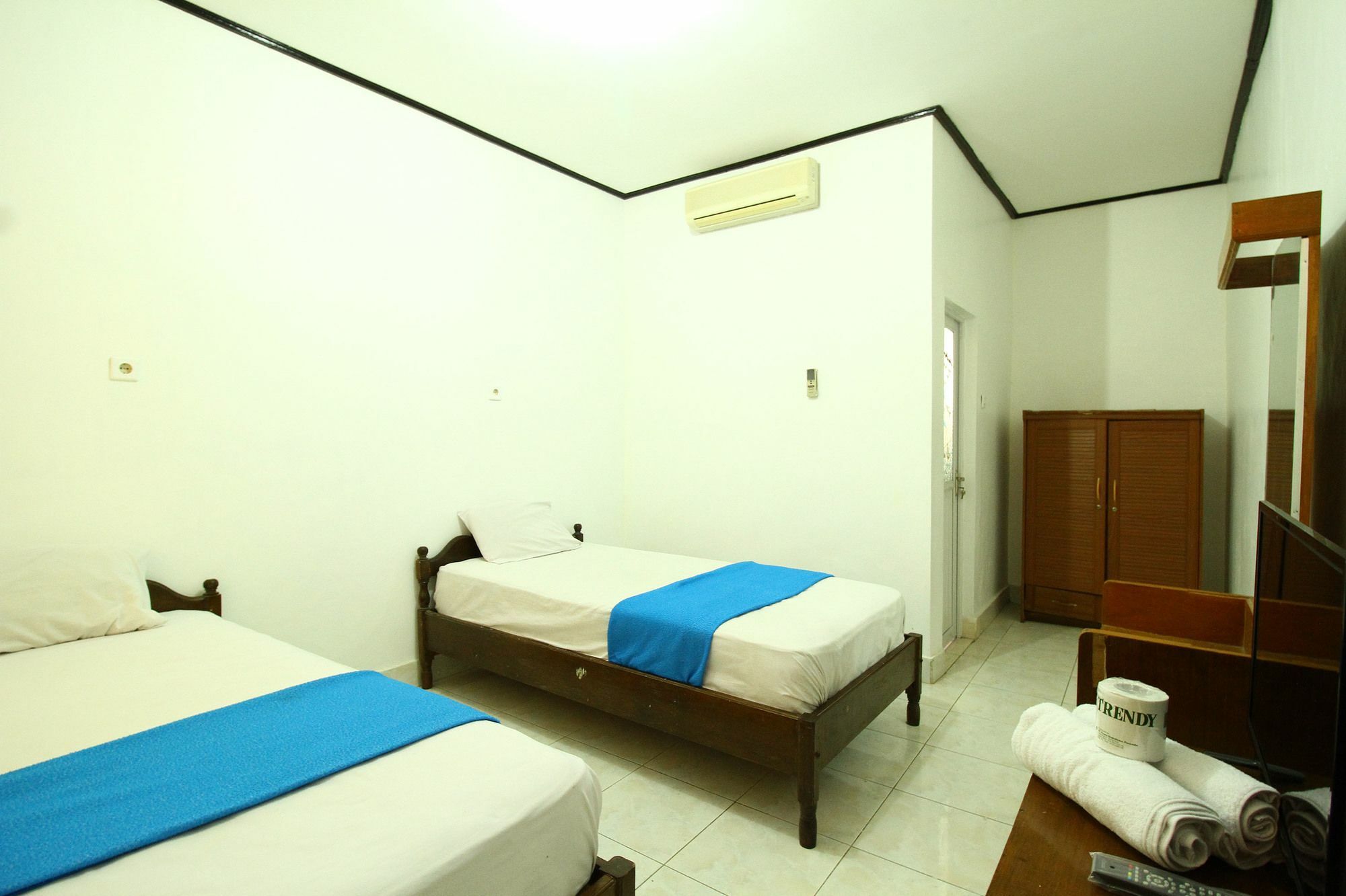Legian Dua Dara Inn Kuta מראה חיצוני תמונה