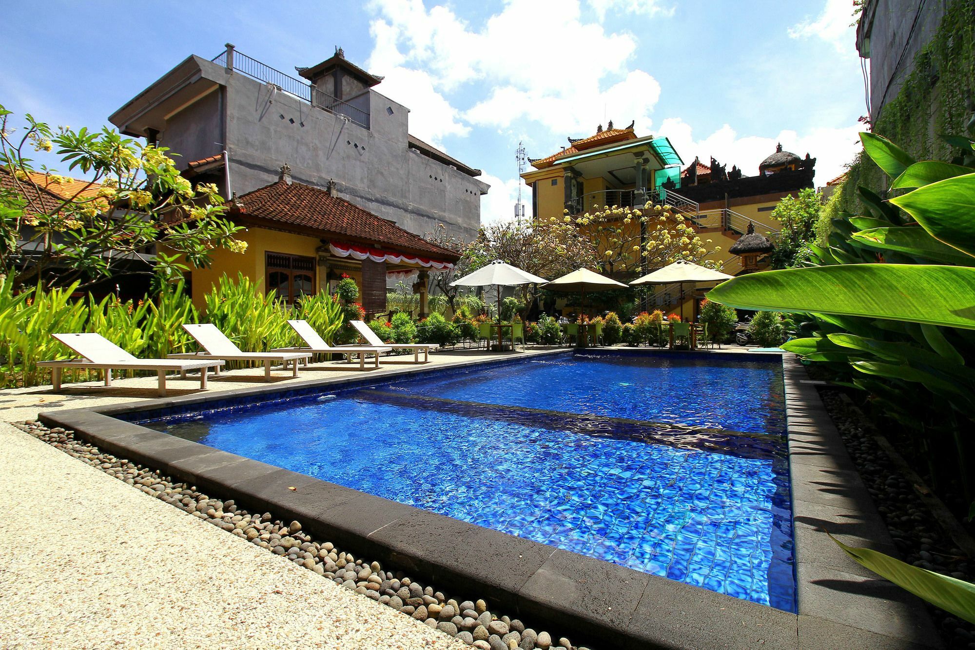 Legian Dua Dara Inn Kuta מראה חיצוני תמונה