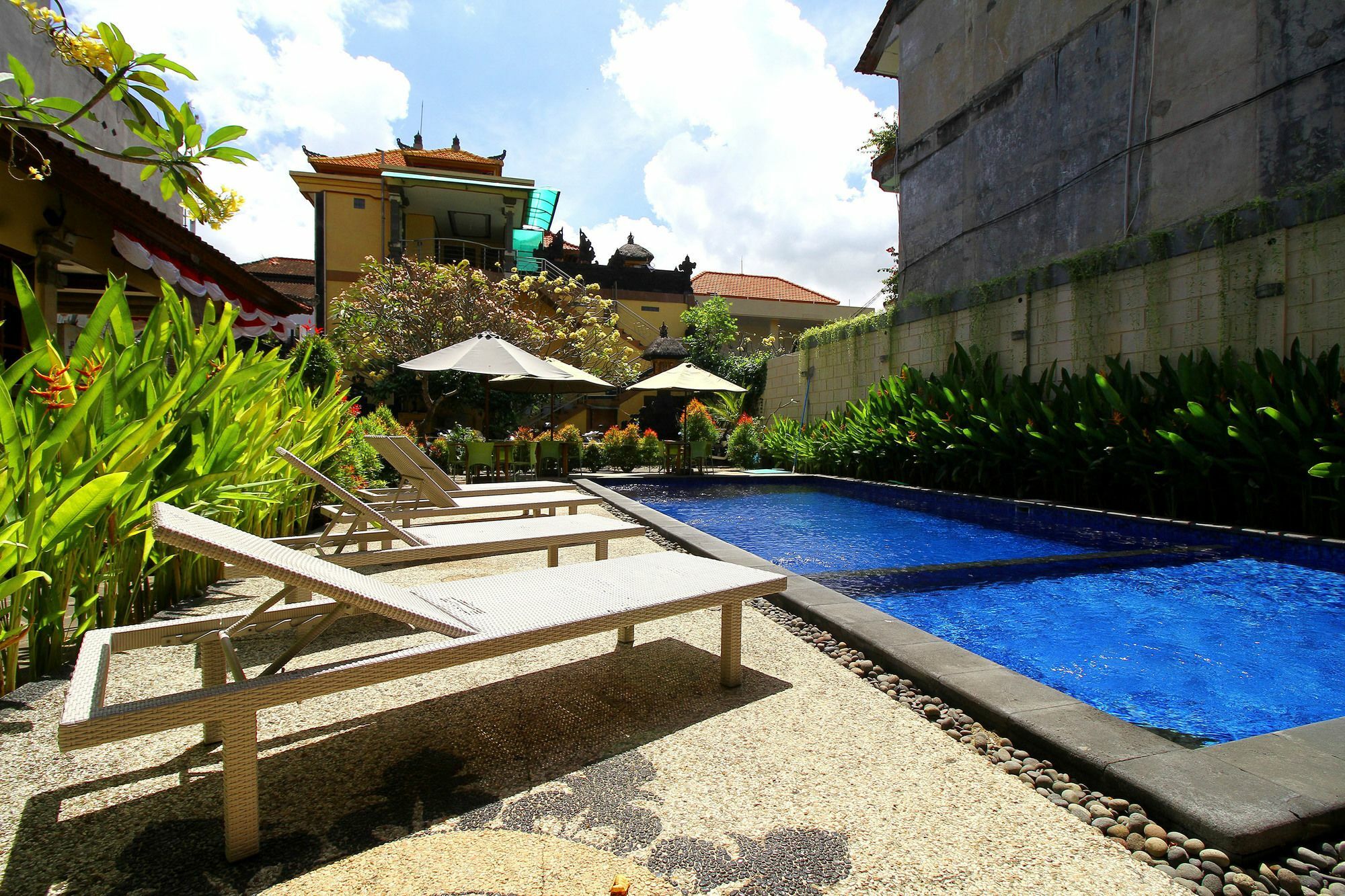 Legian Dua Dara Inn Kuta מראה חיצוני תמונה