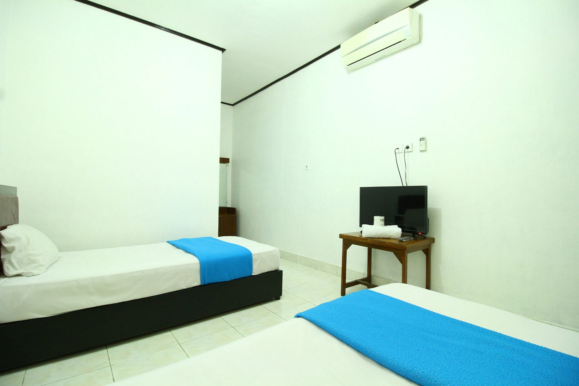Legian Dua Dara Inn Kuta מראה חיצוני תמונה